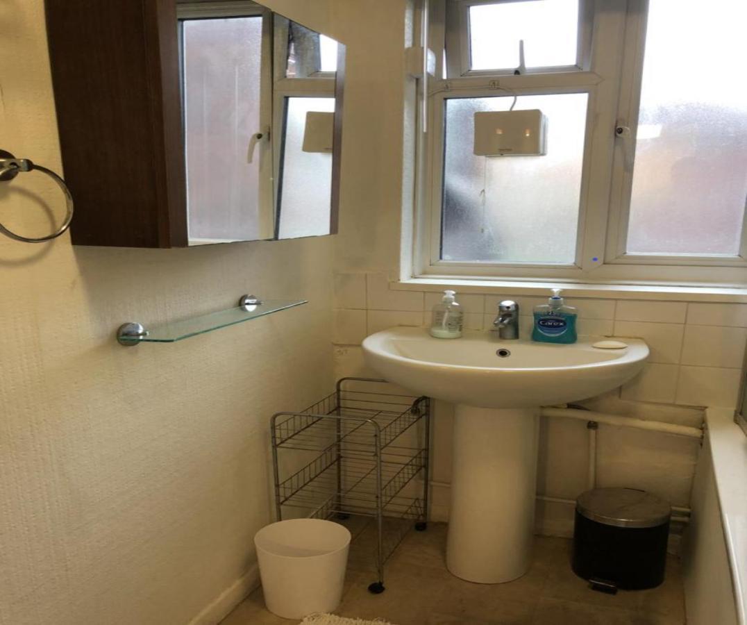 Lovely One-Bed Apartment To Rent In Londres Exterior foto